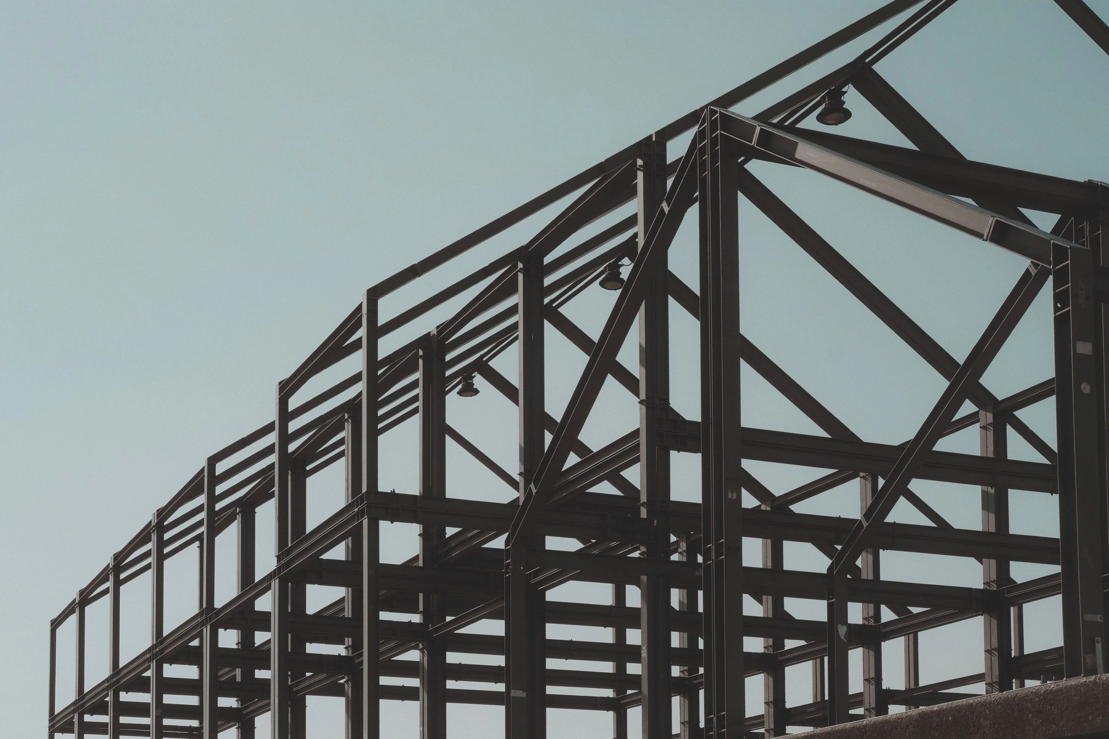 Steel Structure with Digital Overlay: How BIM and Steel Detailing Are Transforming Modern Construction